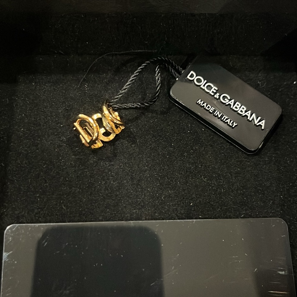88. DOLCE & GABANNA MADE IN ITALY EARCUFF LOGO DG BRAND NEW BRASS W/SHINY FINISH